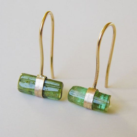 Elegantes Vintage Grüner Stein Gold Ohrringe für einen zeitlosen Look