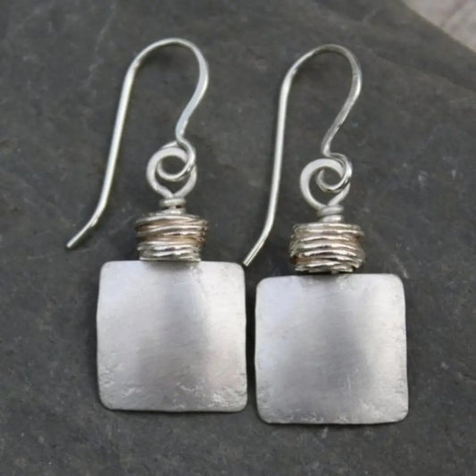 Pendientes Plateados Elegantes Vintage en Forma Cuadrada