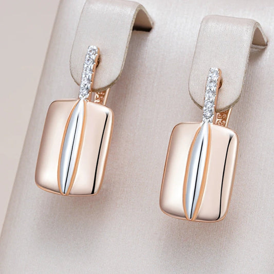 Pendientes dorados rectangulares elegantes con brillantes piedras de strass