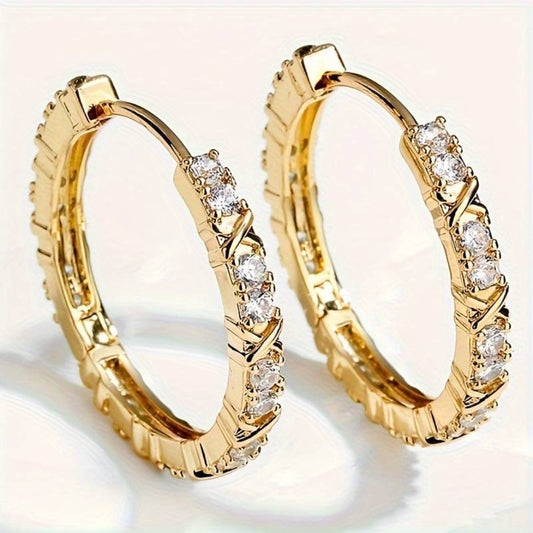 Aretes dorados glamorosos con un brillo radiante