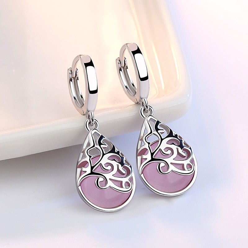 Elegantes pendientes de plata esterlina 925 con un delicado diseño del árbol de la vida
