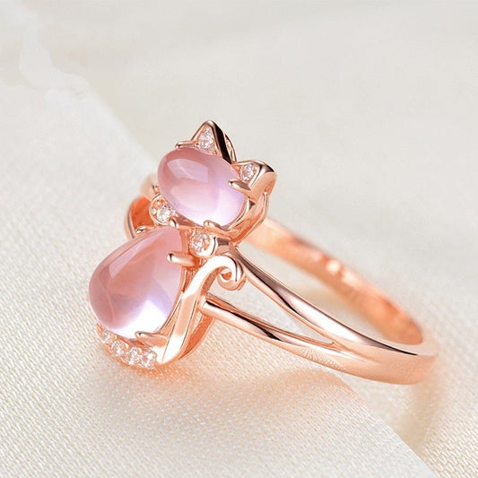 Anillo elegante de oro rosa con motivo de gato