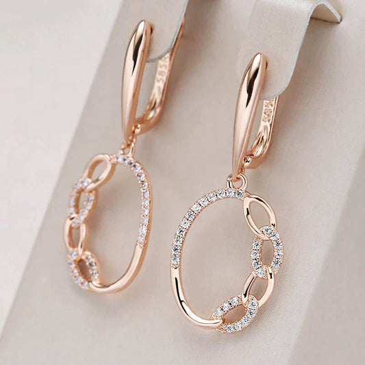 Elegancia Radiante: Pendientes con Zirconia Dorada Brillante