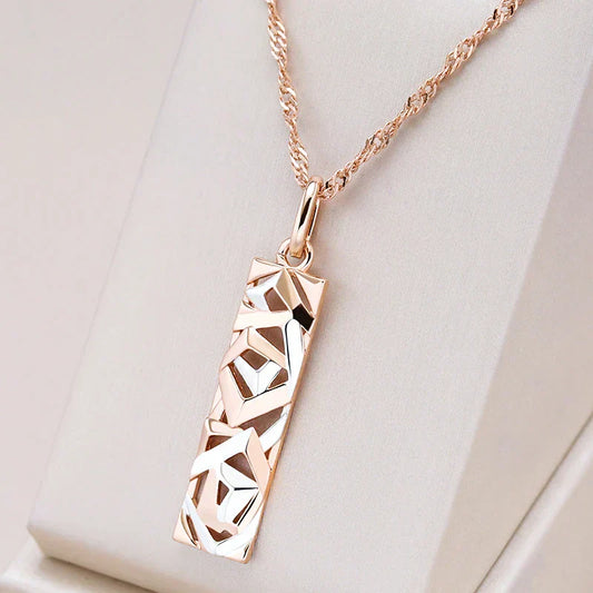Collar rectangular elegante con colgante dorado brillante