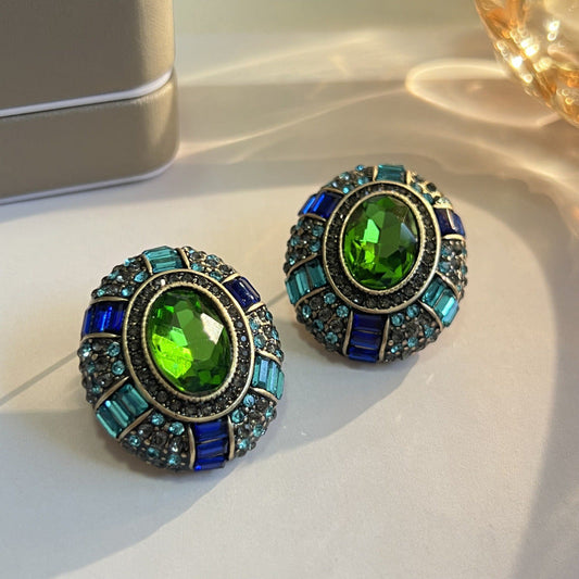 Pendientes vintage elegantes con brillante cristal verde y resplandeciente zirconia azul