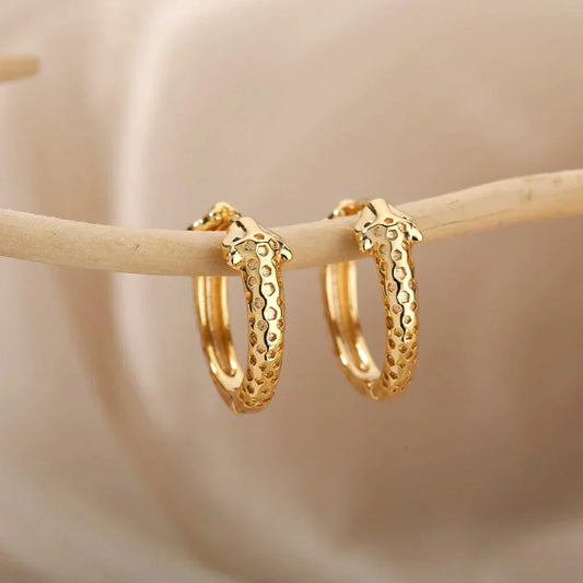 Elegantes Pendientes de Serpiente de Oro Minimalistas
