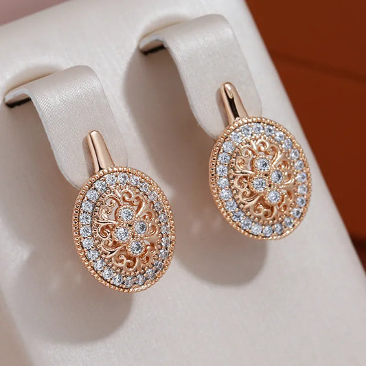 Pendientes redondos brillantes encantadores