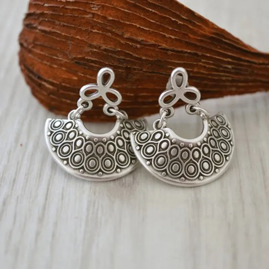 Pendientes Vintage Elegantes de Plata en Diseño de Luz de Luna