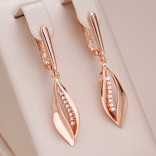 Pendientes elegantes en oro rosa con brillantes piedras de circonia
