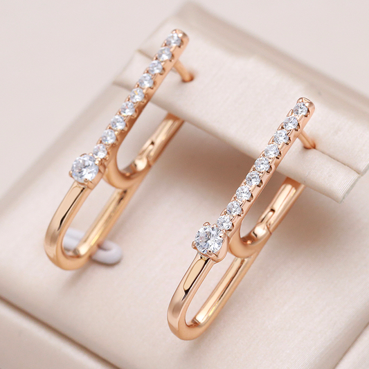 Elegantes pendiente de zirconia dorado para un toque de lujo