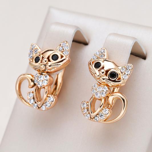 Pendientes de gatos brillantes en oro con deslumbrantes piedras de circonita