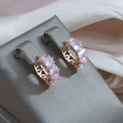 Pendientes glamorosos con brillantes cristales en color dorado