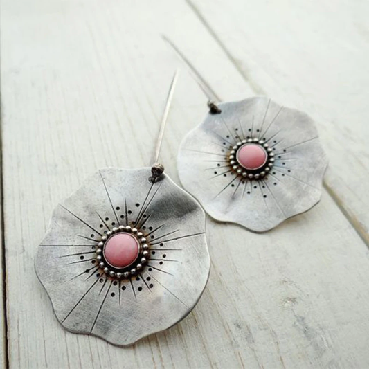 Pendientes Vintage Elegantes con Flores de Plata y Brillante Piedra Roja