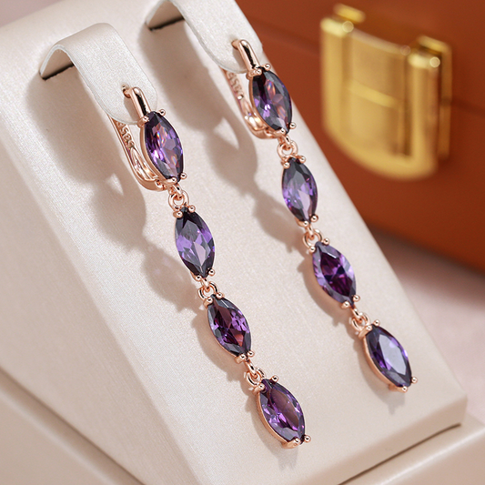 Pendientes fascinantes con brillantes cristales morados