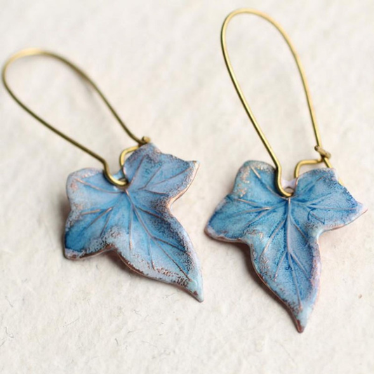 Pendientes vintage elegantes de esmalte azul brillante