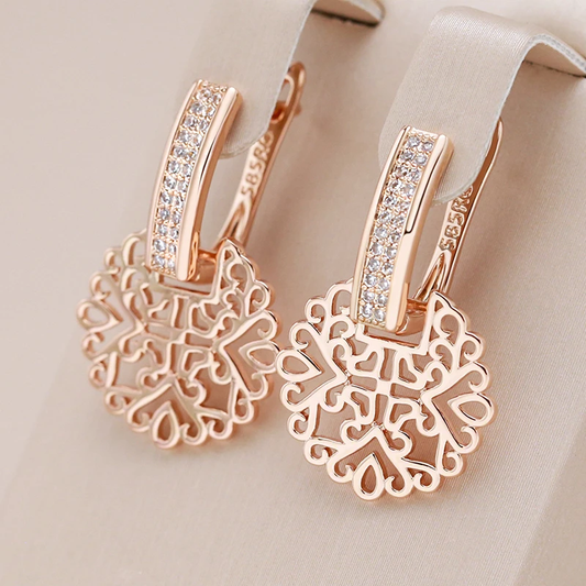 Elegantes par de aretes de mandala bañados en oro para un toque de estilo