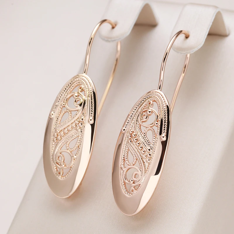 Pendientes de oro glamorosos para una aparición radiante