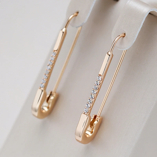 Espléndidos Pendientes de Clip Dorados en Estilo Elegante