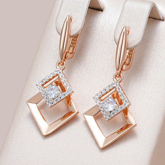 Pendientes geométricos brillantes con elegante dorado