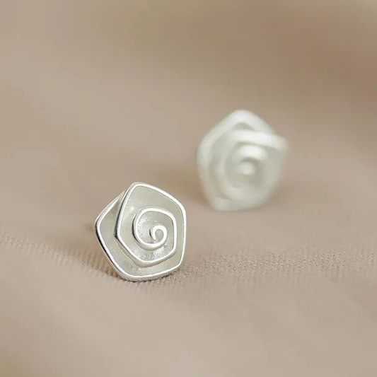 Pendientes Vintage Elegantes con encantador diseño de flores en blanco brillante