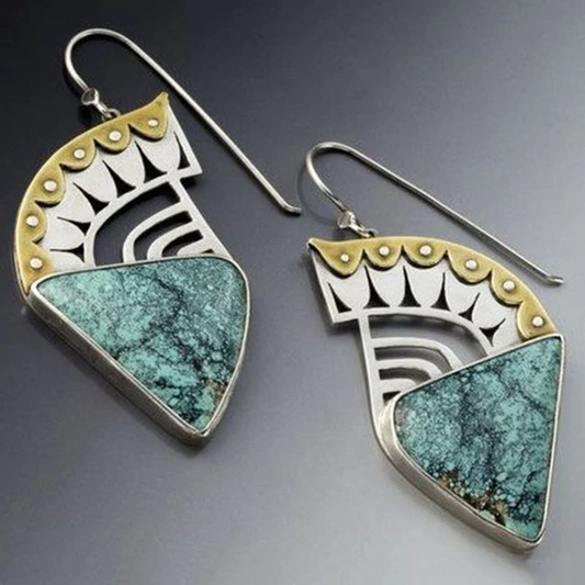 Pendientes en forma de casco inspirados en lo romano para un look elegante
