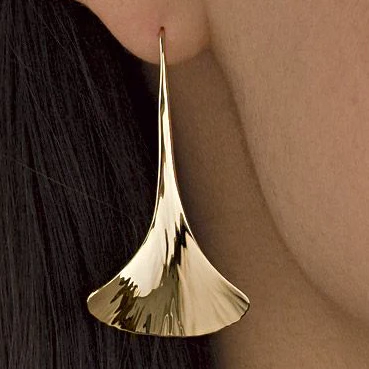 Pendientes colgantes elegantes bañados en oro para un look radiante