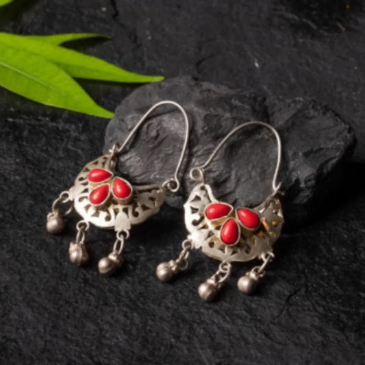 Pendientes vintage clásicos con motivos de Medusa elegantes en rojo