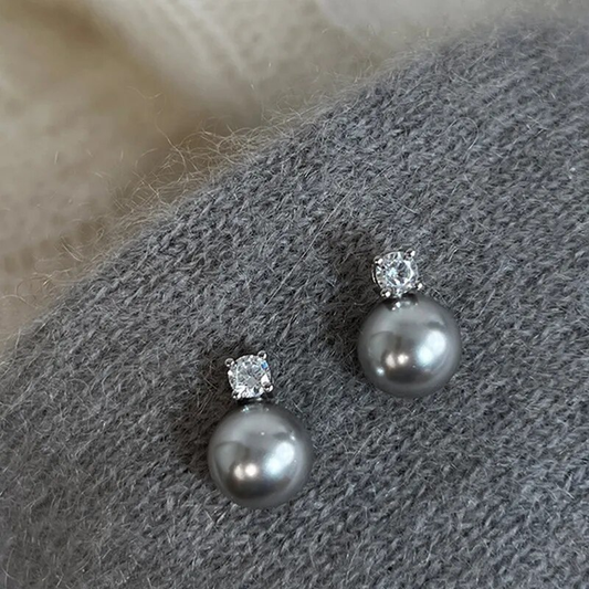 Pendientes de perlas negras elegantes con zirconia brillante