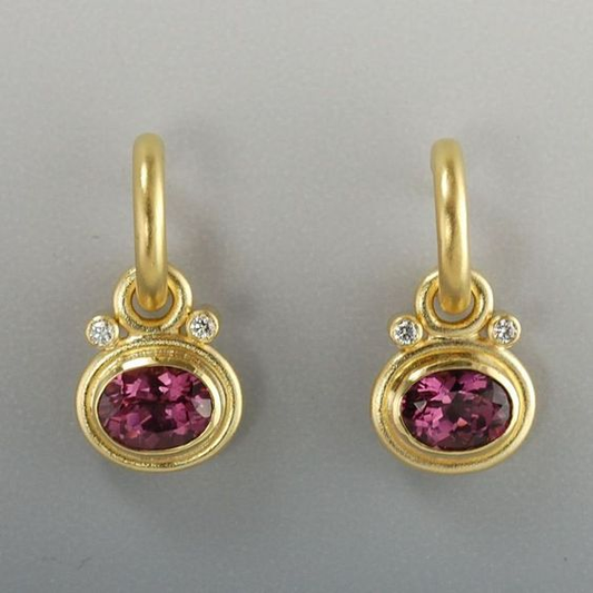 Elegantes pendiente vintage de oro con brillantes piedras de circonita de granate