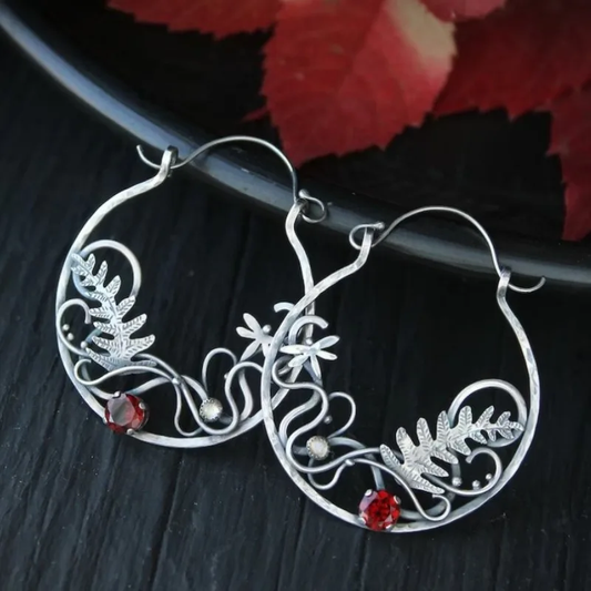 Pendientes vintage clásicos con brillante circonita roja en plata de ley de alta calidad