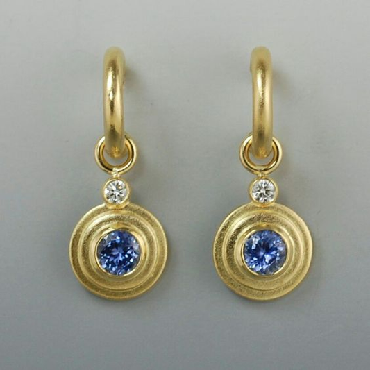 Pendientes vintage elegantes con brillante incrustación de circonita azul en un acabado dorado sofisticado