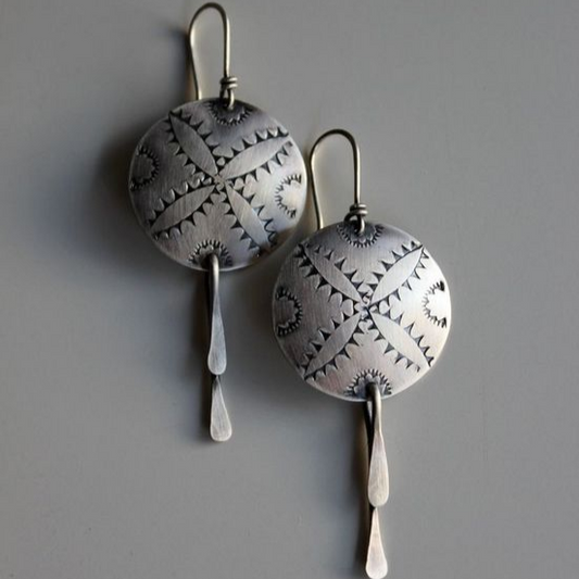 Pendientes de plata redondos étnicos vintage elegantes
