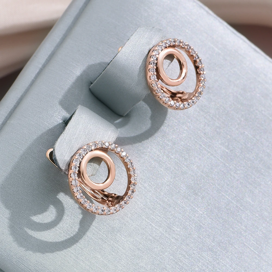 Pendientes espirales dorados brillantes con un elegante diseño hueco