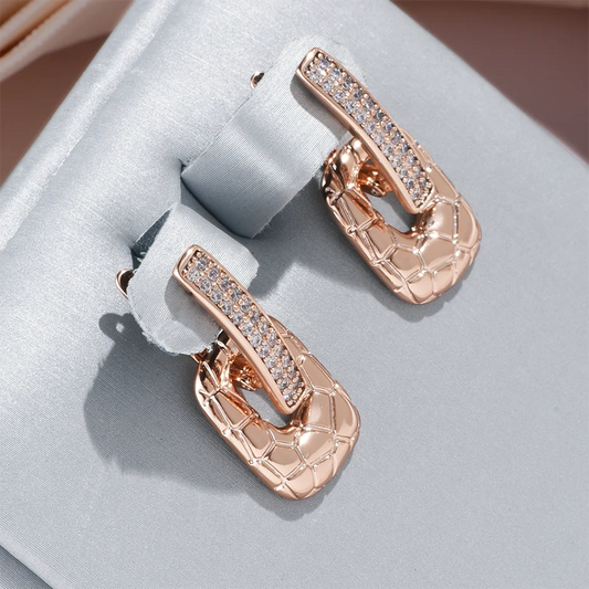Pendientes escamosos dorados brillantes para un toque de elegancia