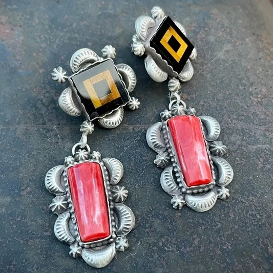 Pendientes Vintage Elegantes con brillante piedra roja en diseño rectangular