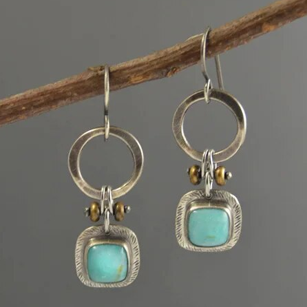 Pendientes vintage encantadores con elegante inserción de turquesa