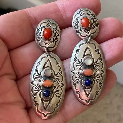Pendientes dobles de punta vintage elegantes con piedras brillantes