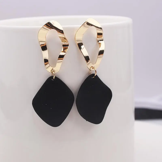 Pendientes Vintage Elegantes en Negro y Dorado