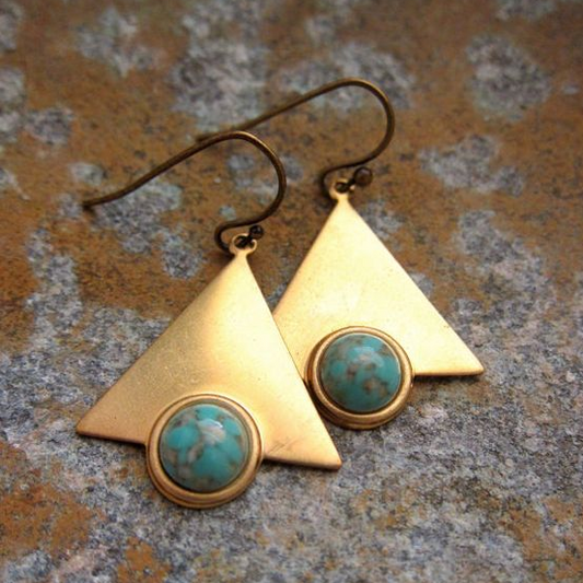 Elegantes aretes en forma de triángulo en oro con piedras turquesa vintage atemporales
