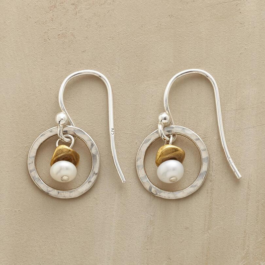 Pendientes de plata vintage elegantes con delicados acentos de perlas