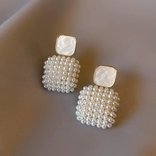 Pendientes cuadrados elegantes con perlas sofisticadas