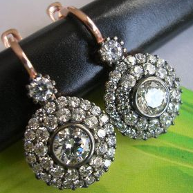 Pendientes Mandala Vintage Elegantes con Incrustación de Circonita Cúbica Brillante