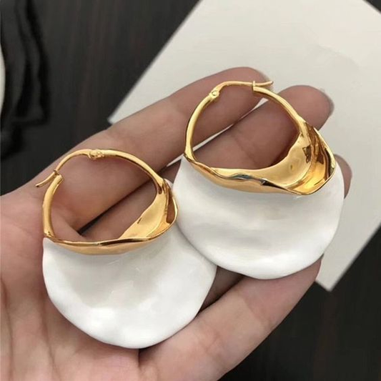 Pendientes Vintage Elegantes en Brillante Blanco y Oro