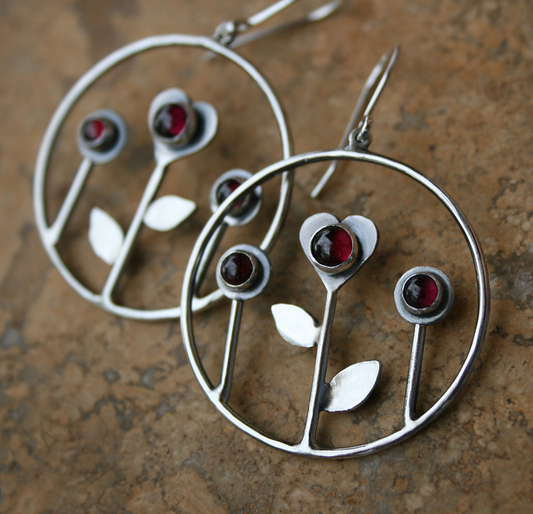 Pendientes Retro de Flores Rojas – Elegantes Joyas Vintage
