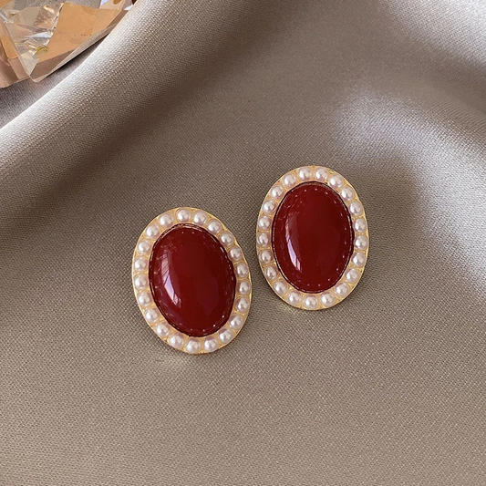 Pendientes ovalados elegantes en oro de alta calidad y rojo brillante