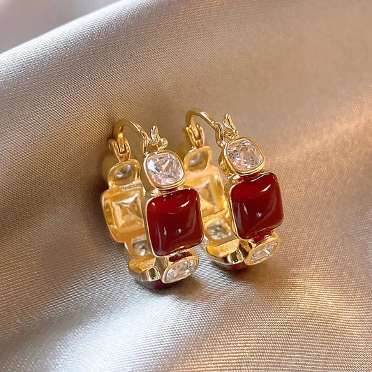 Pendientes de circonita rojos elegantes para una apariencia glamorosa