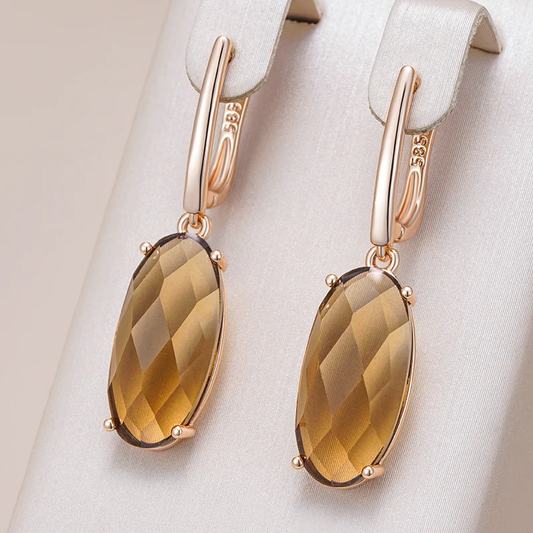 Pendientes ovalados brillantes con elegante cristal marrón.