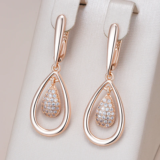 Pendientes de gotas elegantes, brillantes y calados
