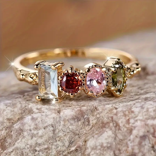 Anillo de flores elegante con cristales brillantes en noble oro