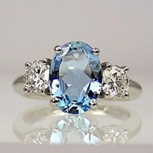 Anillo fascinante con brillante cristal azul en elegante plata de sterling